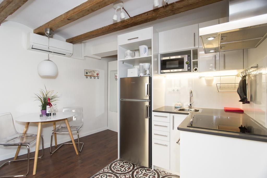 Apartments Barcelona Sagrada Ruang foto